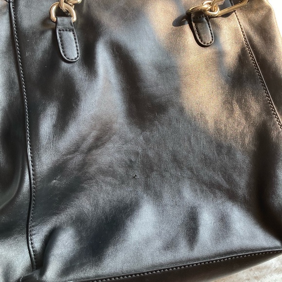 Guess Purse - Picture 9 of 9